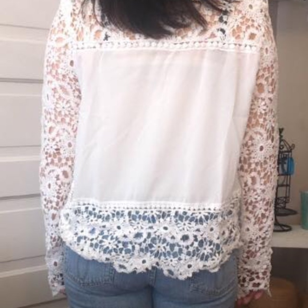 XL Long Laced Sleeved Top